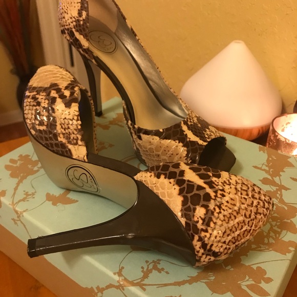 Jessica Simpson snakeskin Peep toe shoes - Picture 2 of 4